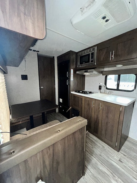 2019 Wolf Pup 16FQ